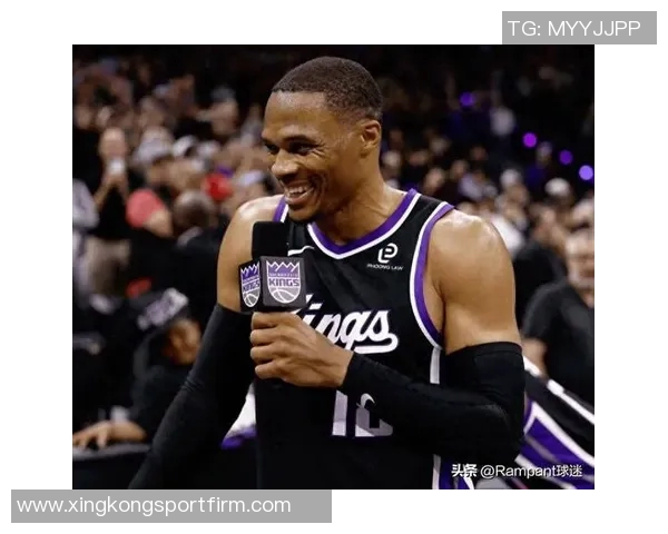 詹姆斯赞扬新援斯玛特艾顿拉拉维亚提升球队硬度与组织能力